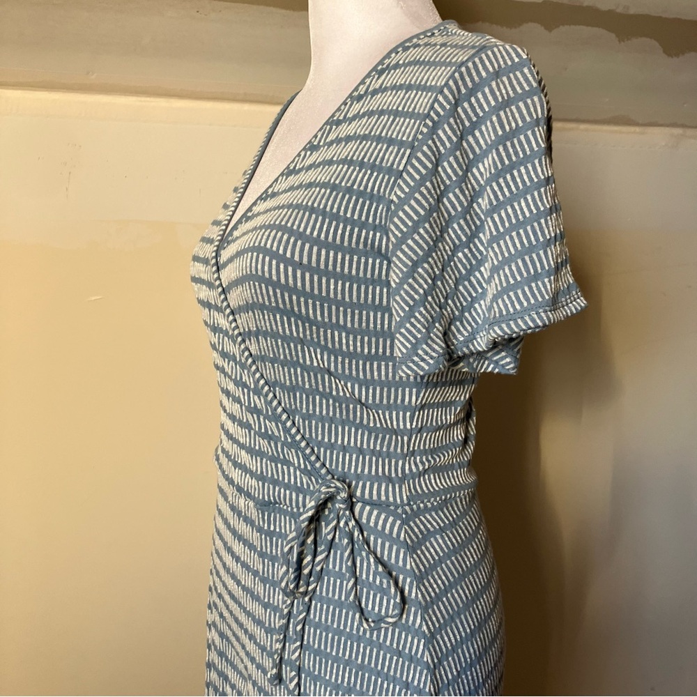 Caution to the Wind Baby Blue Faux Wrap Short Sleeve Mini Dress size Medium - Picture 6 of 8
